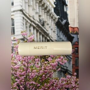 Merit Day Glow Highlighting Balm